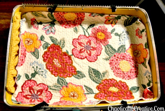 vintage_suitcase_pet_bed